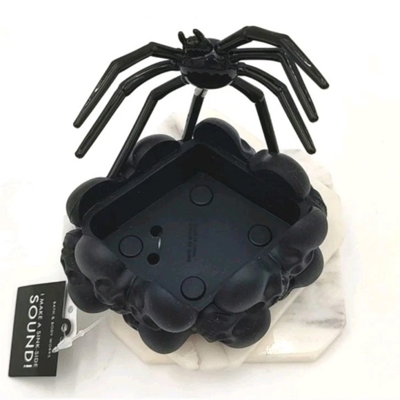 Bath & Body Works Spider on Skulls NOISE
MAKING Foaming Soap Holder, NWT - Picture 3 of 7